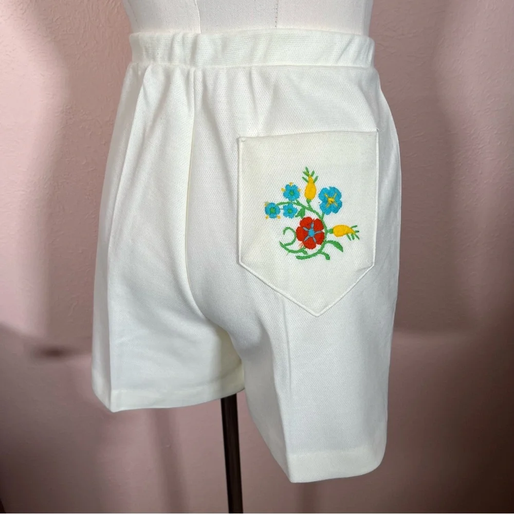 Vintage Floral Embroidery High Waisted white Polyester Shorts 1960 1970 medium - Picture 1 of 16